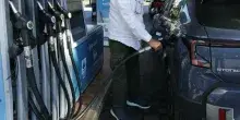 Benzina, tetto prezzi anche da Q8: accolto l'invito del governo. Il self in autostrada sotto i 2,2 euro