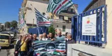 Napoli, Caos cimiteri, secondo giorno senza seppellire le bare: lavoratori senza stipendio