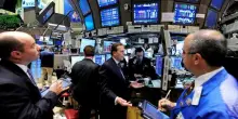 Btp, salgono i rendimenti. Lo spread arriva a quota 100