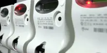 Bollette, gli sconti contro il caro energia: le mosse di Enel ed Eni. Arera annuncia rincari del 37,3% per i vulnerabili