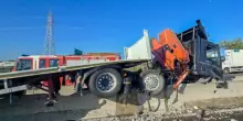 Incidente sull?A14: camion sullo spartitraffico, ferito anche automobilista