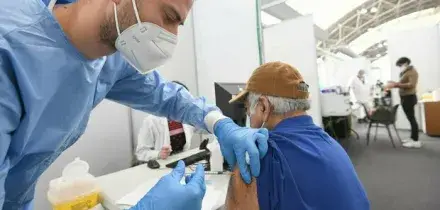 Covid, contagi in aumento in Italia: quali sono le varianti che circolano in autunno e i nuovi sintomi. Figliuolo: &laquo;In futuro nuove pandemie&raquo;
