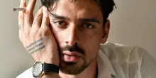 Michele Morrone, le ?quattro mamme", la morte del pap&agrave;, la fidanzata (12 anni pi&ugrave; grande), l'alcolismo: &laquo;Ubriaco tutti i giorni per sei mesi&raquo;