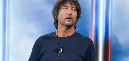 Simone Annicchiarico: &laquo;Ho bestemmiato al GF perch&eacute; dormivo poco. Pap&agrave; Walter Chiari? La sua morte uno choc, ho pianto tre giorni&raquo;