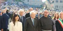 Mattarella ad Assisi: &laquo;San Francesco ci insegna che non c?&egrave; colpa maggiore di quella di uccidere in nome di Dio&raquo;