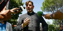 Don Coluccia insultato e minacciato al Quarticciolo, 3 denunciati: con lui anche Stroppa, referente in Italia di Musk