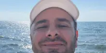 Di Battista come sta? La foto sui social: &laquo;Oggi al mare, mi sento bene e domani star&ograve; ancora meglio&raquo;
