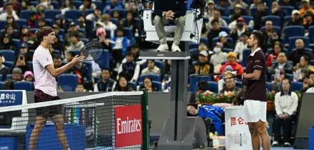 Eterno Novak Djokovic, batte Zverev in 3 set (4-6, 6-4 6-4) e va in semifinale all'Atp 500 di Pechino