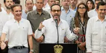 Colombia, il presidente dona lo stipendio a studenti e donne con tumore al seno: &laquo;Appartiene alle cause che trasformano le vite&raquo;