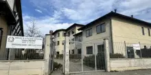 Studente con disabilit&agrave; ustionato con la fiamma di un accendino nello spogliatoio della scuola. La preside: &laquo;Siamo sconcertati&raquo;