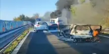 Foggia, assalto a un portavalori sulla A14: auto incendiate e chiodi sull'asfalto. &laquo;Colpi d'arma da fuoco per coprire la fuga&raquo;