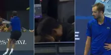 Medvedev squalificato a Pechino, per la rabbia colpisce la pallina e ferisce uno spettatore in tribuna. Djokovic in finale
