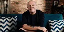 Max Pezzali, tornano i dischi cult degli 883: ?Nord Sud Ovest Est? e ?Hanno ucciso l?Uomo Ragno? in due box da collezione