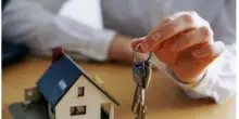 Compra una casa e si ritrova proprietario di una scuola: &laquo;Il comune la rivuole, incerto il futuro dei 300 bambini&raquo;. Lui replica cos&igrave;