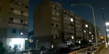 Napoli, sgrida la sorella minore e lei lo ferisce con le forbici: 20enne in gravi condizioni