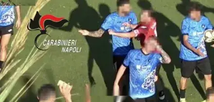 Arbitro ferito a Lacco Ameno, colpito alla tempia con un mattone: 12 persone denunciate