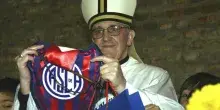 Papa Francesco, arriva il diario segreto: 32 anni di pensieri privati affidati al cardinale argentino Fern&aacute;ndez