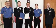 Frosinone, il padre lascia l?Arma dopo 40 anni: la figlia carabiniere arriva dal Milanese per salutarlo