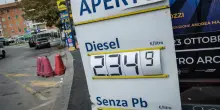 Diesel, sale il prezzo: il governo in pressing per bloccare i rialzi: trattative in corso