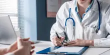 Sanit&agrave; pubblica, ecco i ?tagli invisibili? da 18,8 miliardi: crescono le rinunce alle cure, un italiano un 10 non fa visite per le lunghe attese
