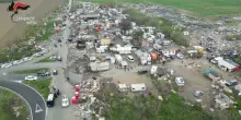 Vasta operazione delle forze dell?ordine nel campo rom di Giugliano: impiegati tantissimi mezzi