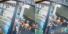 Rubano le mance al sushi e scappano, i titolari pubblicano i video delle telecamere: &laquo;Vi abbiamo visto in faccia&raquo;