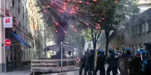 Francia, polemiche sulla polizia: sospeso l'uso delle granate stordenti. Lecornu: &laquo;Capiamo gli studenti&raquo;
