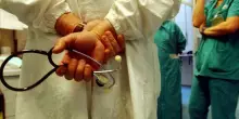 Rinnovato il contratto dei medici con aumenti di 560 euro al mese