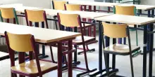 Si finge professoressa e riesce a entrare in classe: &laquo;Odio i bambini, mi annoiavo&raquo;. Insulti razzisti e domande sulla droga agli studenti