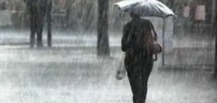 Meteo Italia, forti piogge fino a sabato e temperature in calo: domenica massime di 22-23 gradi