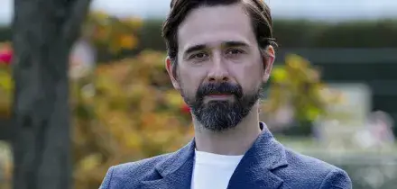 Davide Iacopini, caccia a una minicar elettrica nera: &laquo;I due a bordo erano a caccia di vittime&raquo;. Come sta l'attore