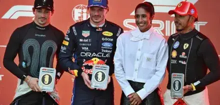 F1 Gran Premio di Singapore, Verstappen vince la sprint davanti a Hamilton e Leclerc, Antonelli quarto