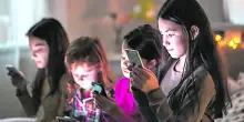 Minori online, l'educazione digitale oltre i divieti