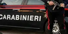 Torre Annunziata, speronano l?auto dei carabinieri e poi fuggono: due arresti, tre ricercati