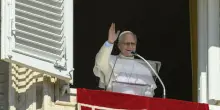 Papa Leone e il nodulo al polmone, l'intervento al Gemelli marted&igrave;: in cosa consiste e per quanto rester&agrave; in ospedale