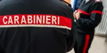 Rimini, marescialla dei carabinieri accusata di aver alterato lo stato civile dei figli: sequestrati computer e telefoni