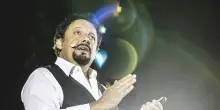 Enrico Brignano: &laquo;La tv &egrave; sempre dietro l?angolo, ma chi non ha le piattaforme deve sorbirsi i quiz o i pacchi. La comicit&agrave; &egrave; figlia dell?interpretazione&raquo;