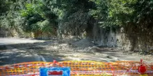 Maltempo a Napoli, dopo la voragine sgomberati 40 residenti a Materdei: strada chiusa a Miano
