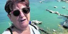Morsa da un pitbull muore a 74 anni, chiesto maxi risarcimento da 800mila euro alla prof proprietaria del cane