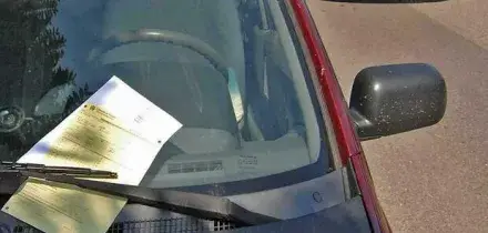 Bologna, cambia auto e prende 165 multe per un errore sulla targa:  annullate sanzioni per 10.800 euro