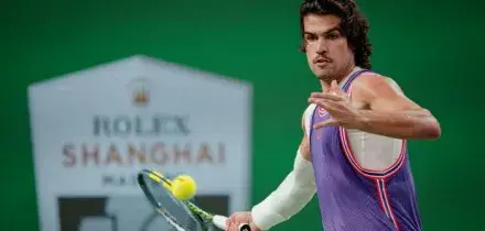 Alcaraz eliminato da Shanghai: spagnolo ko in due set. Adesso Zverev &egrave; certo di chiudere l'anno da primo nel ranking