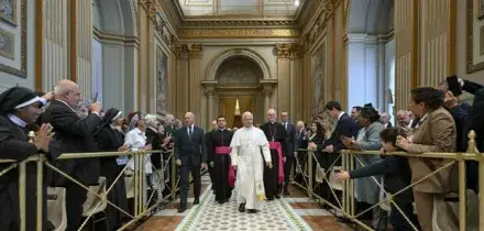 Leone XIV, chi governer&agrave; mentre &egrave; ricoverato al Gemelli? L'arcivescovo Rudelli, i segretari particolari e la messa cancellata: cosa succede ora