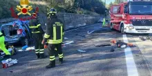 Incidente frontale lungo il raccordo Perugia Bettolle: muoiono un ragazzo di 21 anni e una ragazza di 20