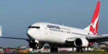 Cimici a bordo, aereo Qantas costretto ad atterrare a Roma Fiumicino: cancellato il volo di ritorno per l'Australia