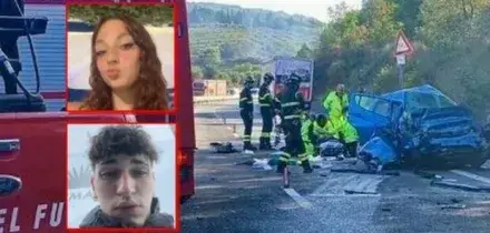 Gaia Stronati e Stefano Marrese, chi erano i 20enni morti nell'incidente in Umbria: l'auto contro un camion, erano vivi quando li hanno estratti