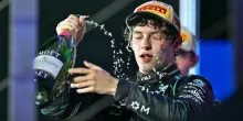 &laquo;Scusate, sono un pilota di F1&raquo;. Kimi Antonelli bloccato dalla sicurezza a Singapore che non lo riconosce, lo ?salva? Verstappen