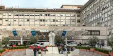 Il nodulo polmonare di Papa Leone XIV: anche 30 anni fa c'era un pontefice ricoverato al Gemelli
