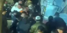 La strategia del branco che ha aggredito l'uomo in piazza Vanvitelli: via le tracce dai social dopo la rissa