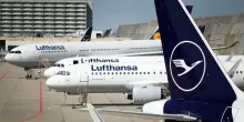 Aeroporto di Francoforte, scorte di carburante &laquo;solo per 14 giorni&raquo;: colpa del fiume Reno. E Lufthansa fa rifornimento altrove