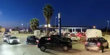 Caro carburanti, la rivolta dei tir: blocchi stradali da Nord a Sud, rischio pompe di benzina a secco. Assalto ai distributori, le regioni coinvolte